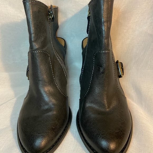 Charcoal Grey Perferated Spring/ Fall Booties -8 - Picture 4 of 6